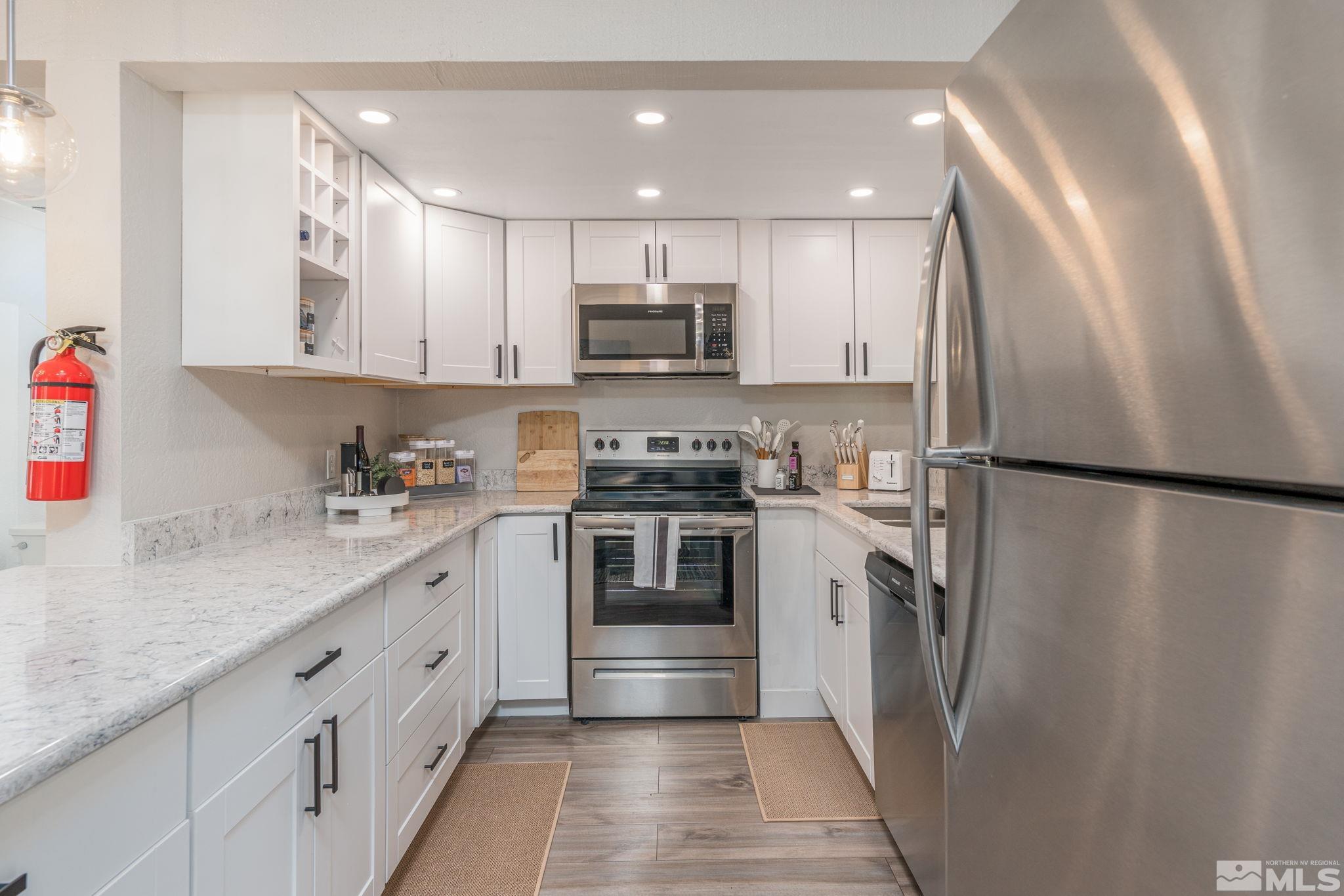 810 Alder Avenue, 52