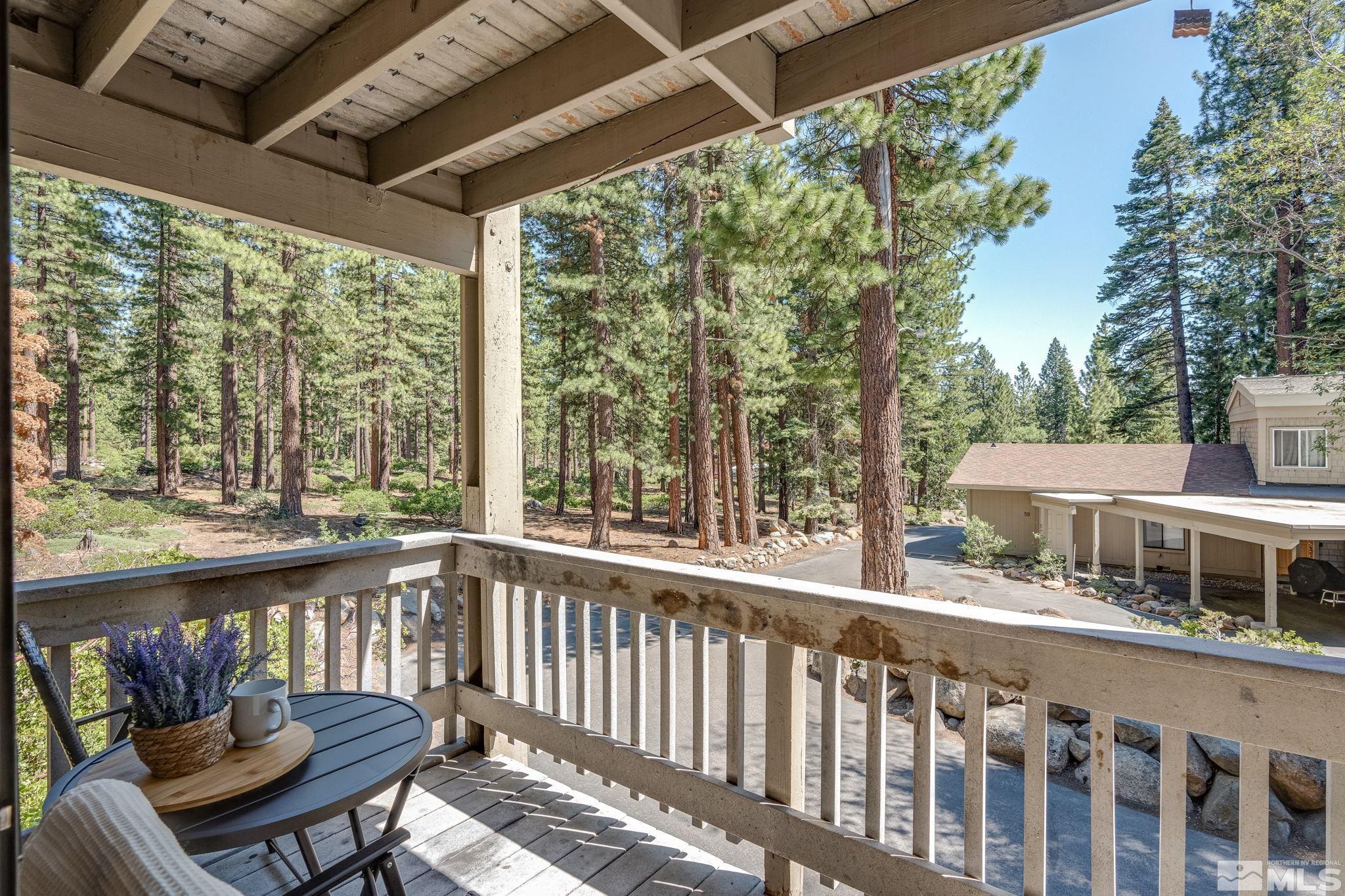 810 Alder Avenue, 52