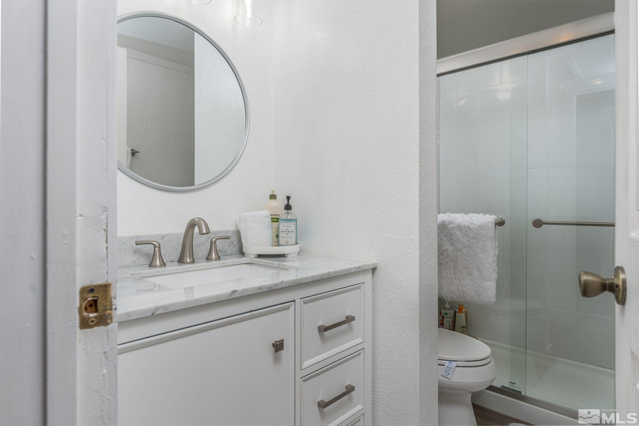 810 Alder Avenue, 52