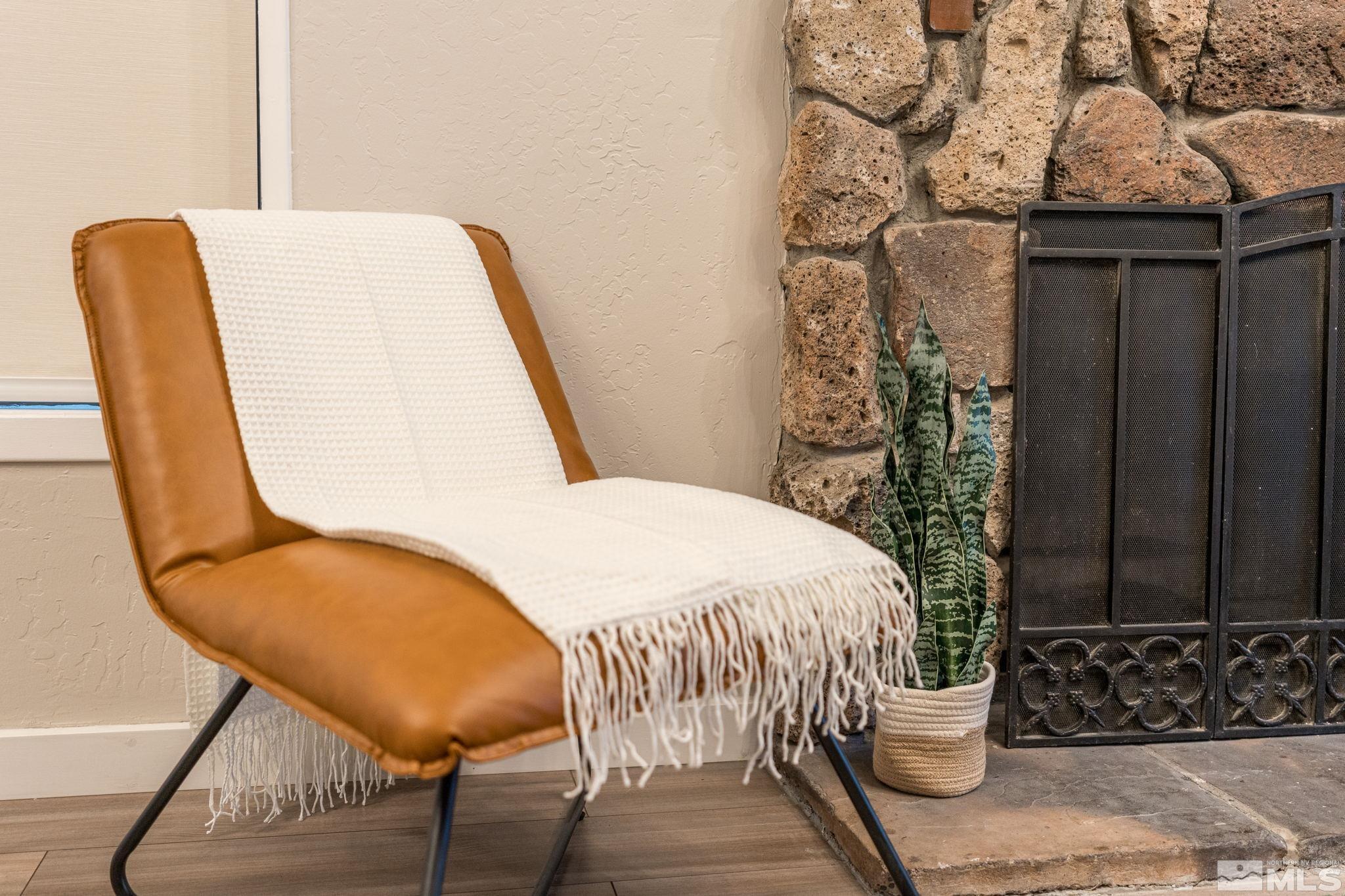 810 Alder Avenue, 52