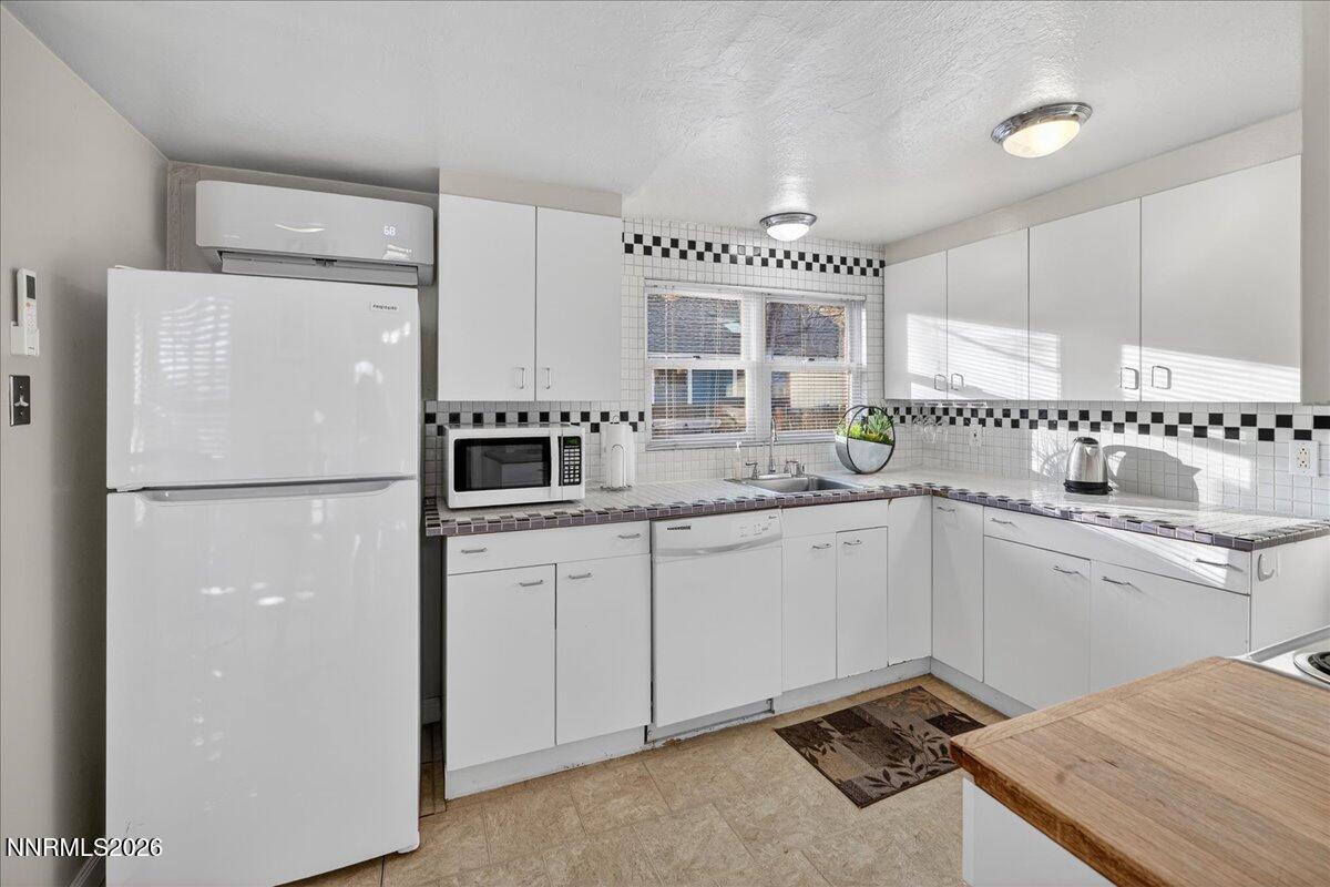 611 & 611A Nixon Avenue, 611A Nixon Ave is for the cottage in rear