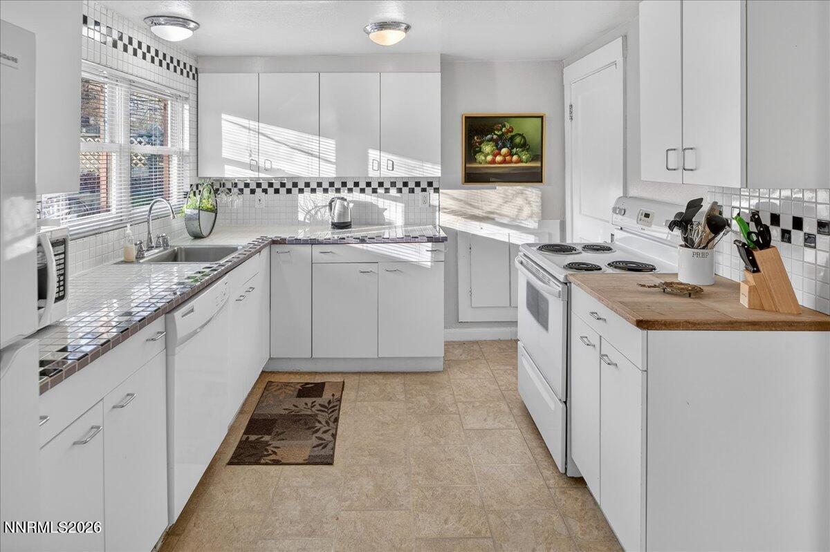 611 & 611A Nixon Avenue, 611A Nixon Ave is for the cottage in rear