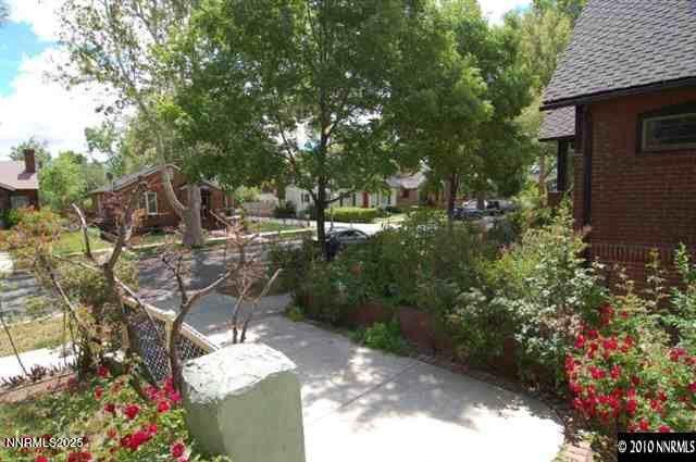 611 & 611A Nixon Avenue, 611 & 611A