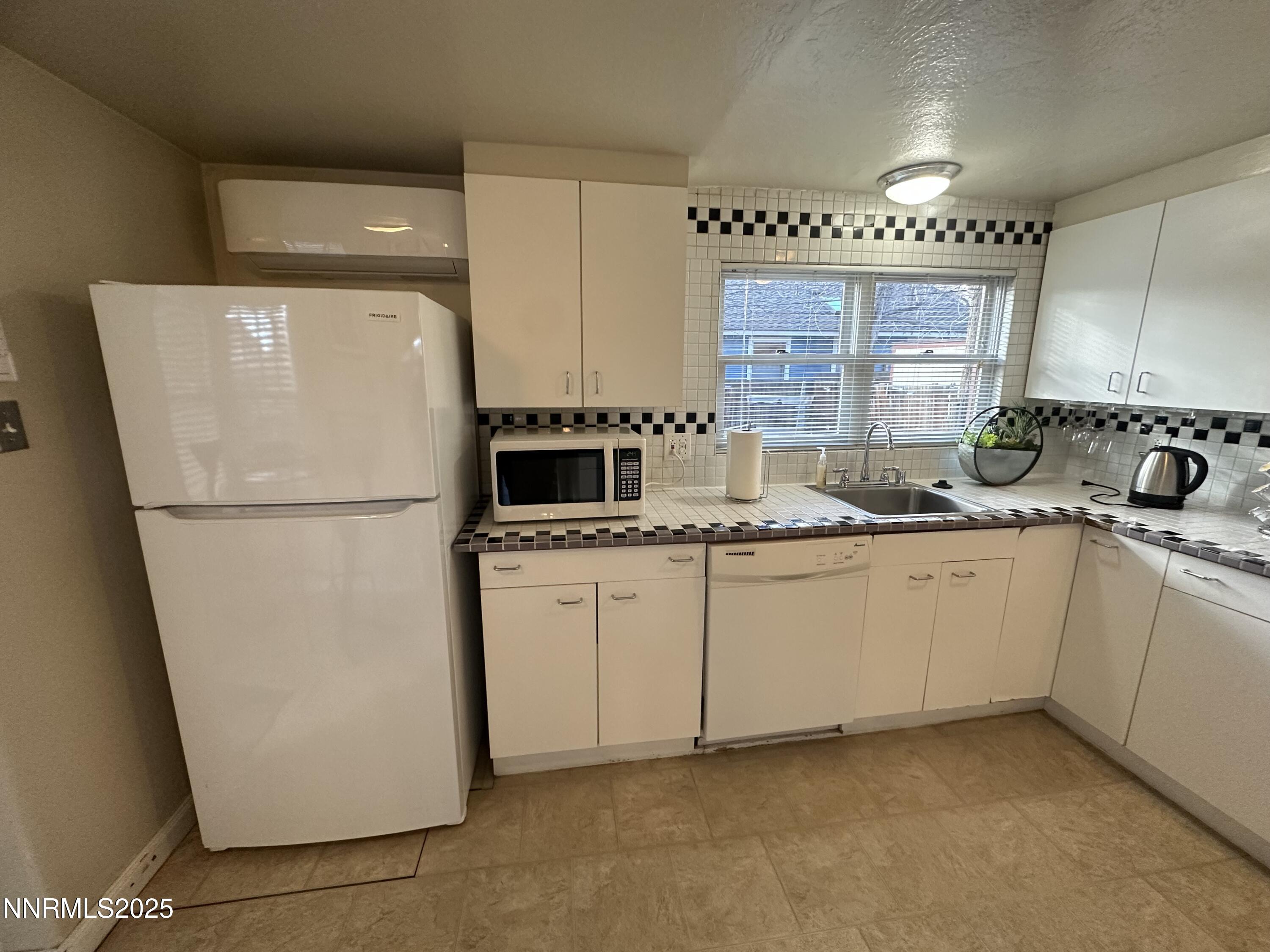 611 & 611A Nixon Avenue, 611 & 611A