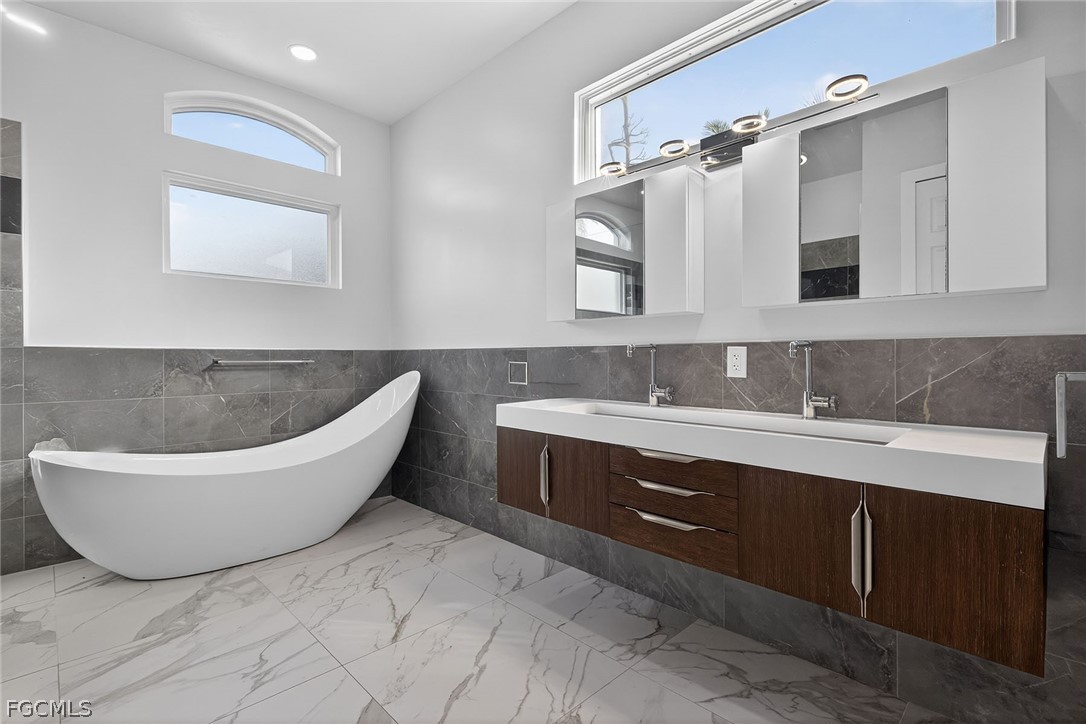 15960 Old Wedgewood CT