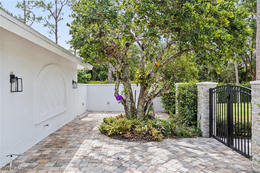 13863 Pine Villa LN