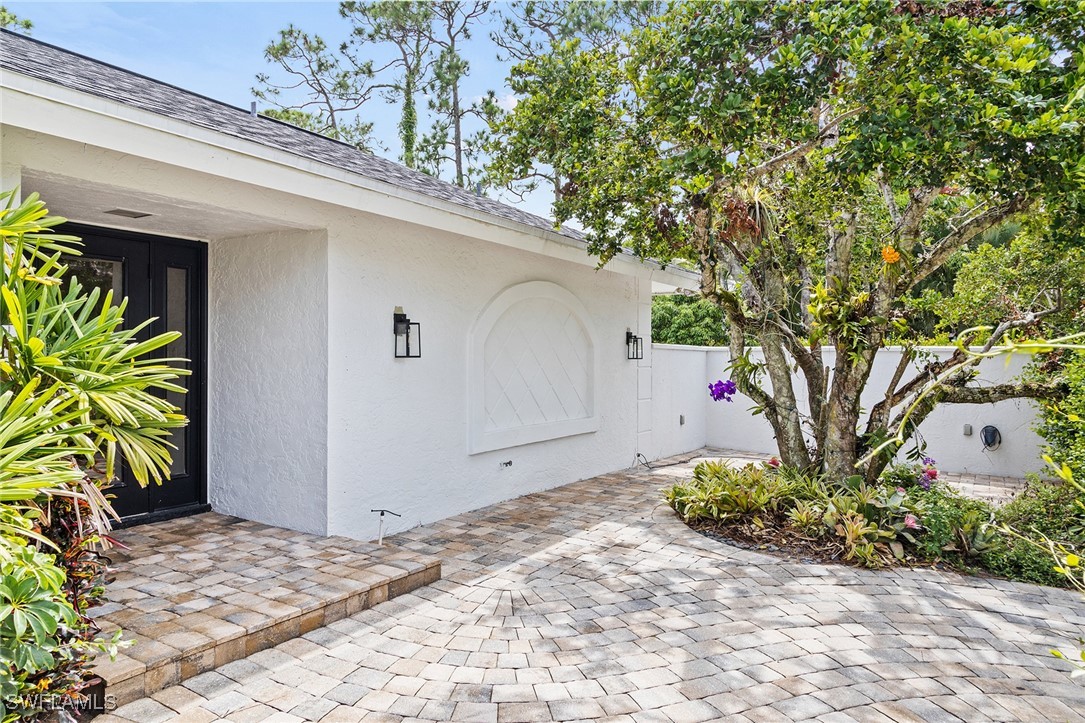 13863 Pine Villa LN