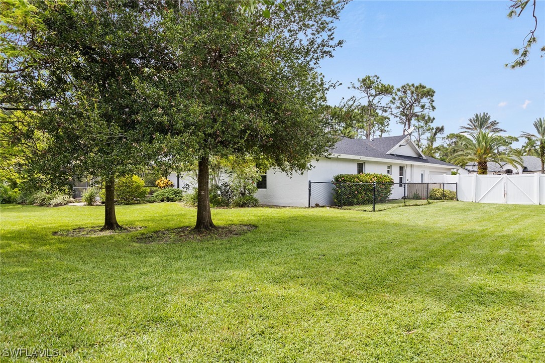 13863 Pine Villa LN