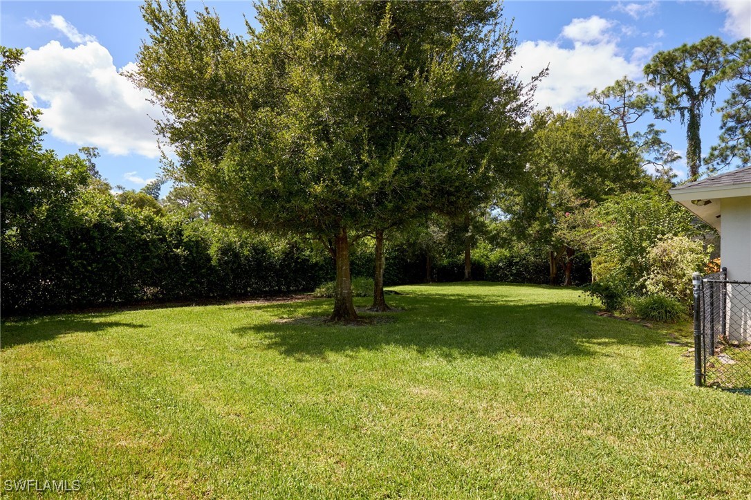 13863 Pine Villa LN