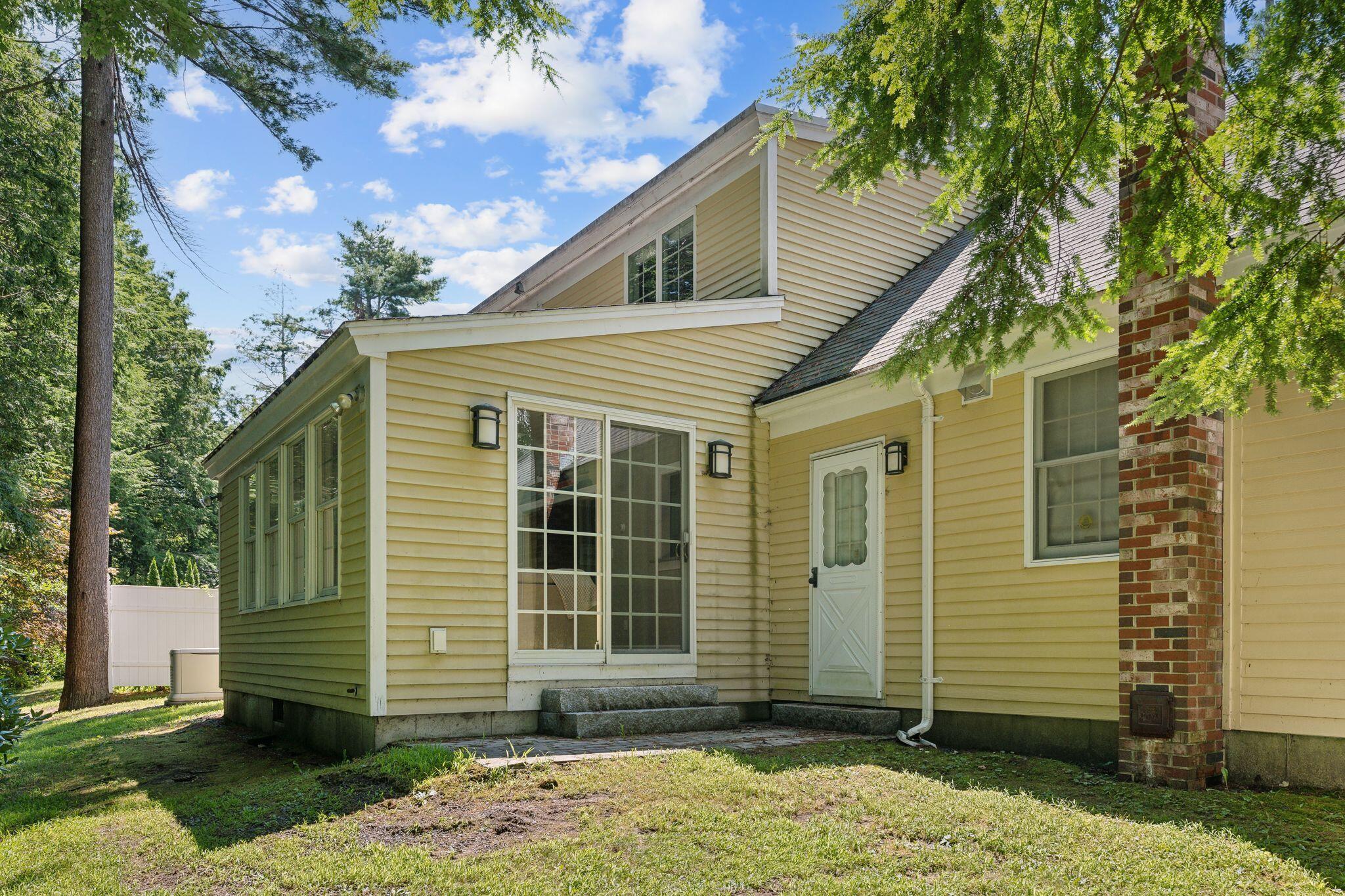 75 Applegate Lane, 75
