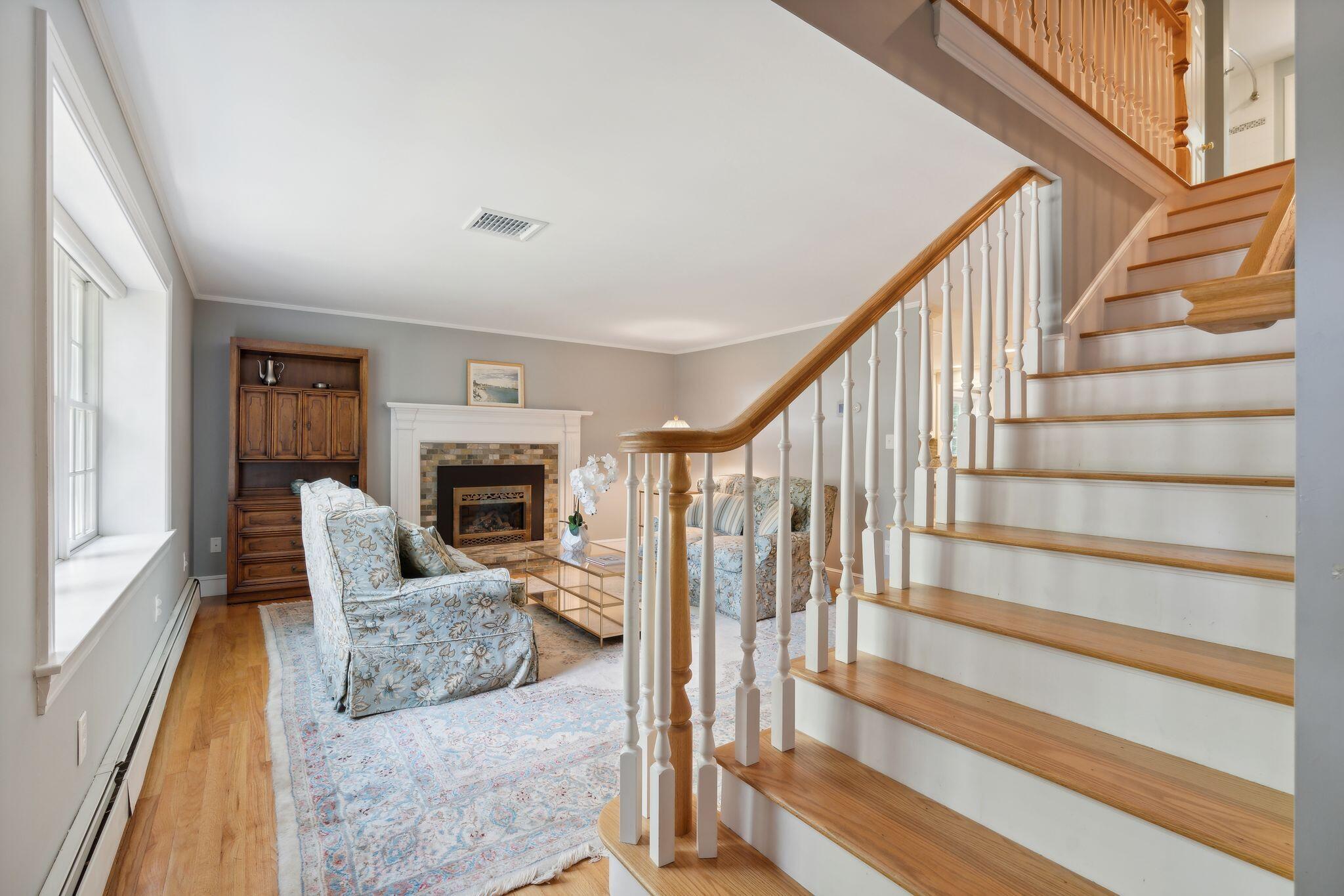 75 Applegate Lane, 75