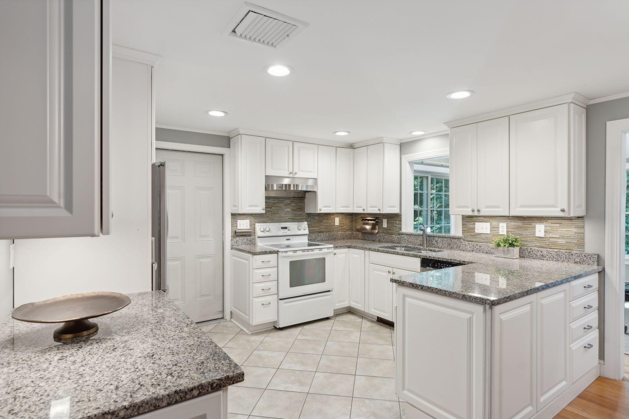 75 Applegate Lane, 75
