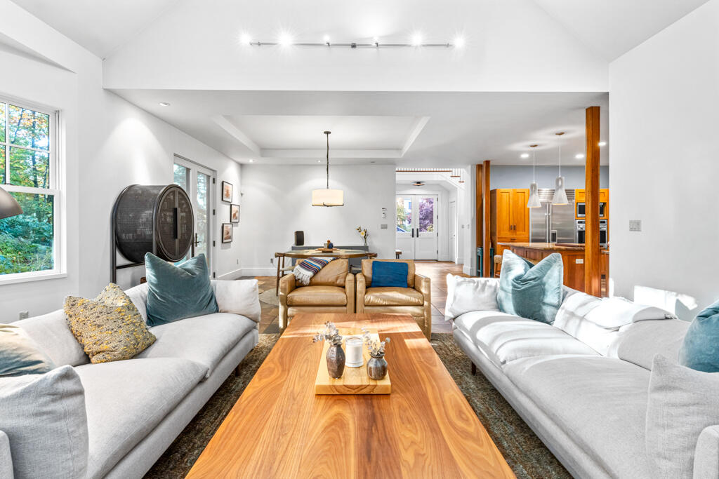 85 River's Edge Drive