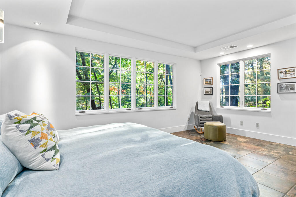 85 River's Edge Drive