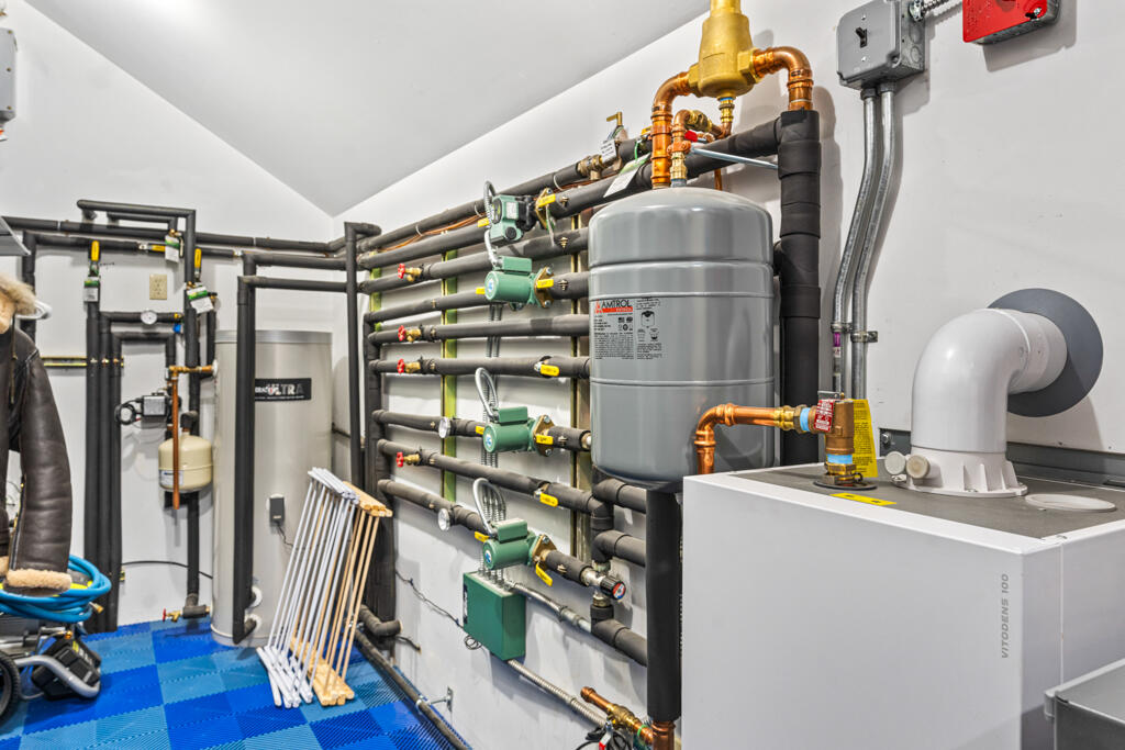 85 River's Edge Drive