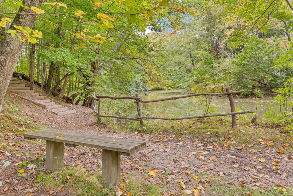 85 River's Edge Drive