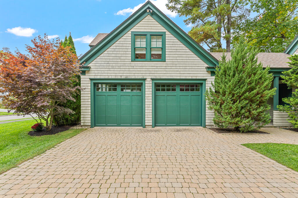 85 River's Edge Drive