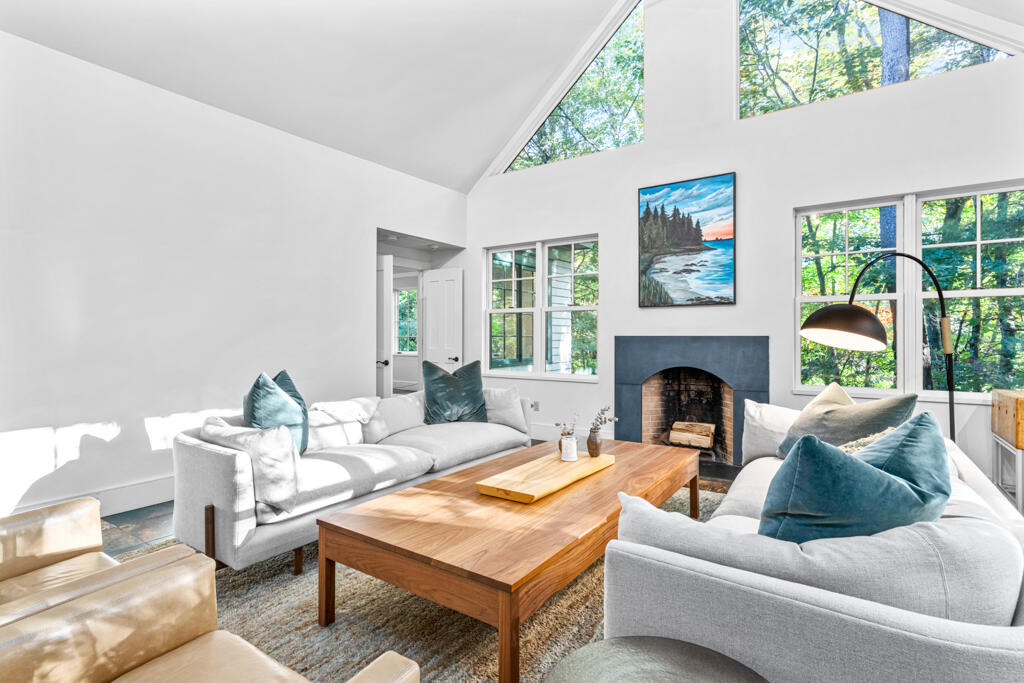 85 River's Edge Drive