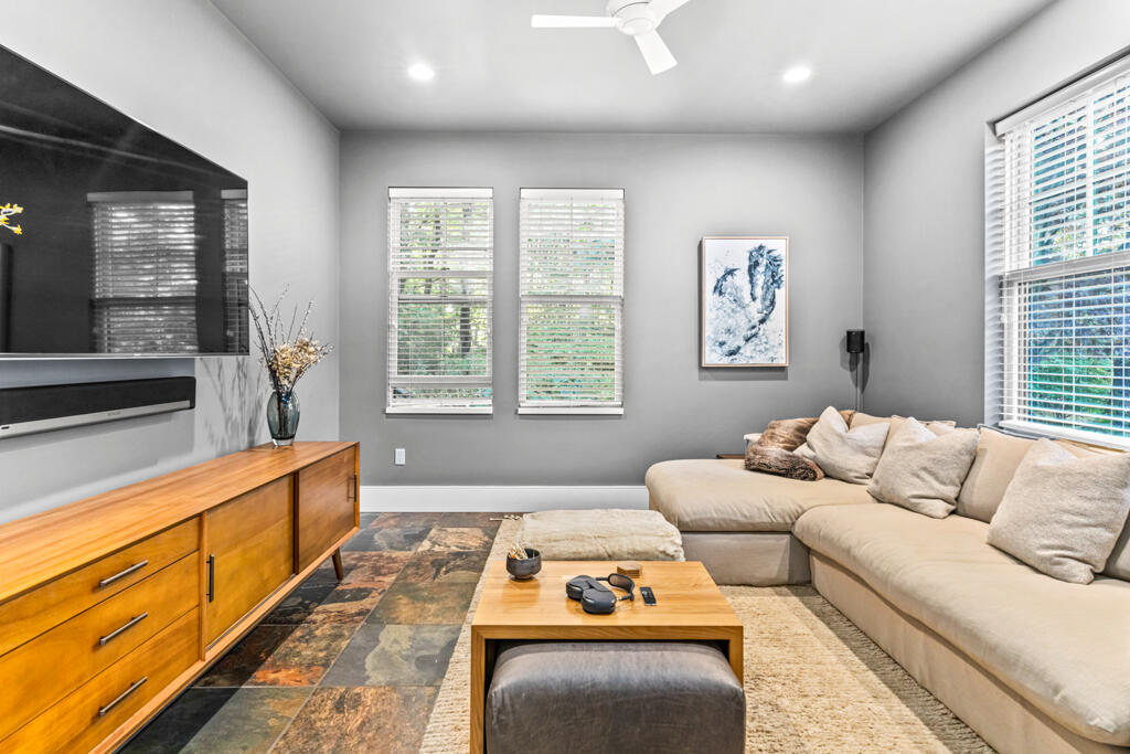 85 River's Edge Drive