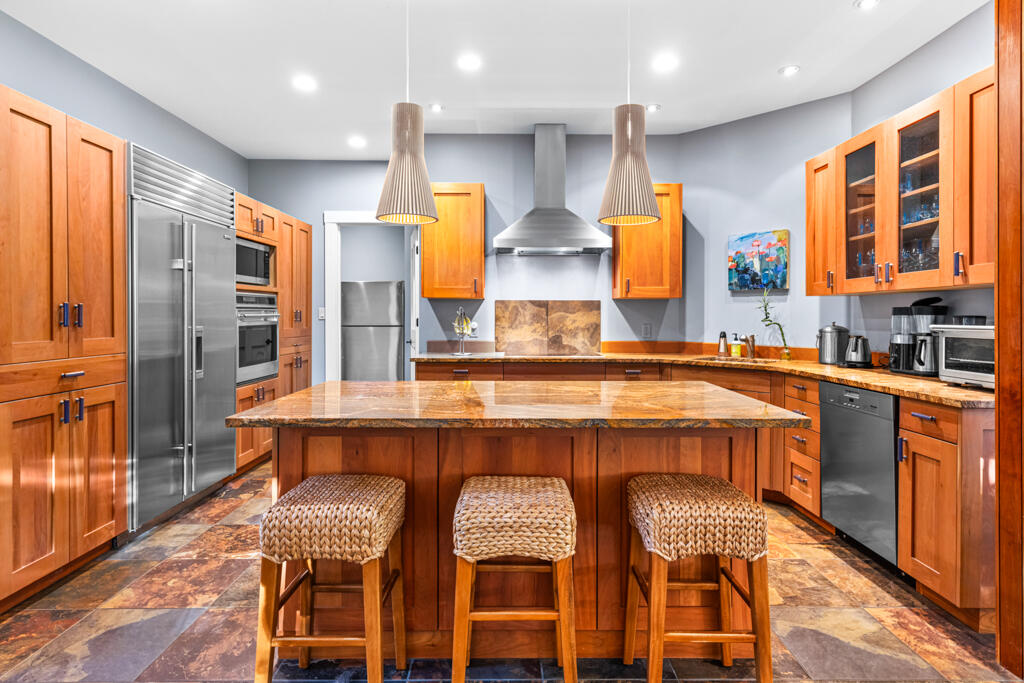 85 River's Edge Drive