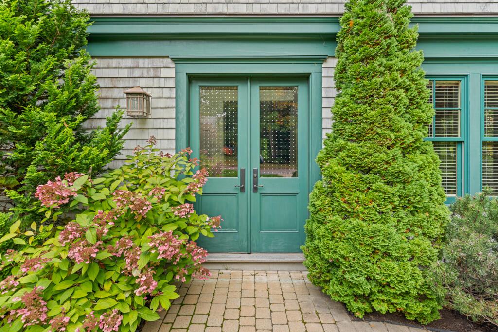 85 River's Edge Drive