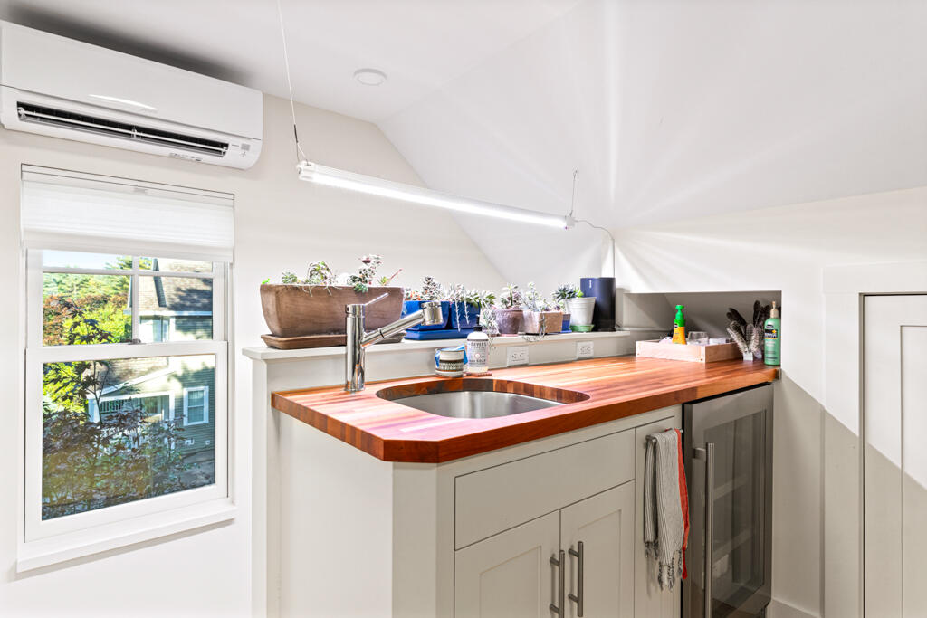 85 River's Edge Drive