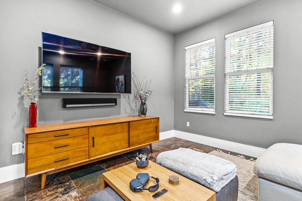 85 River's Edge Drive