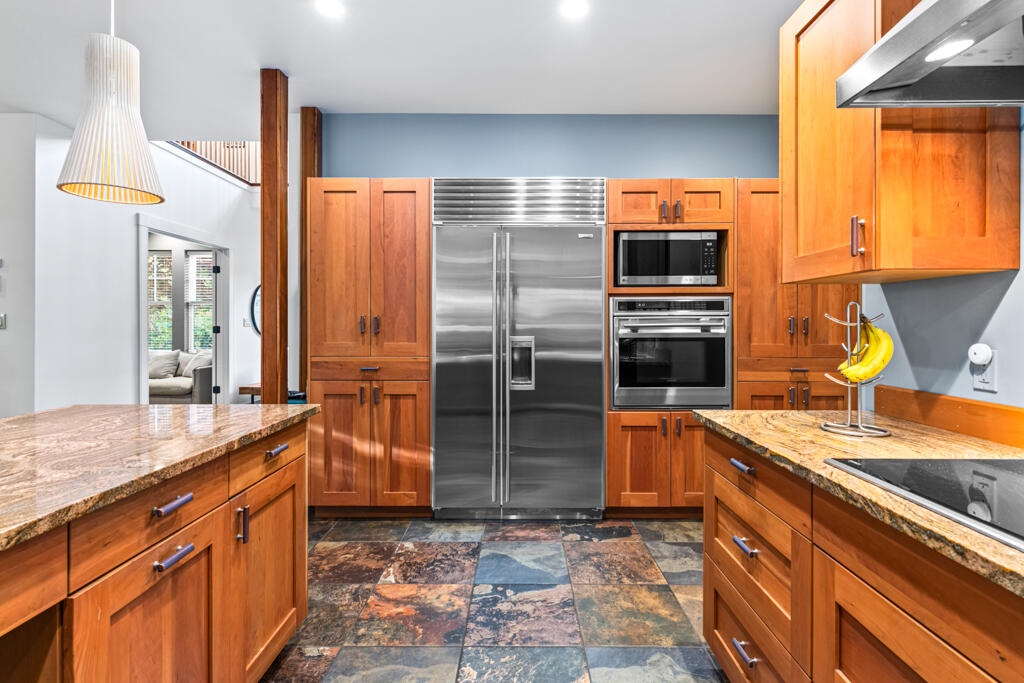 85 River's Edge Drive