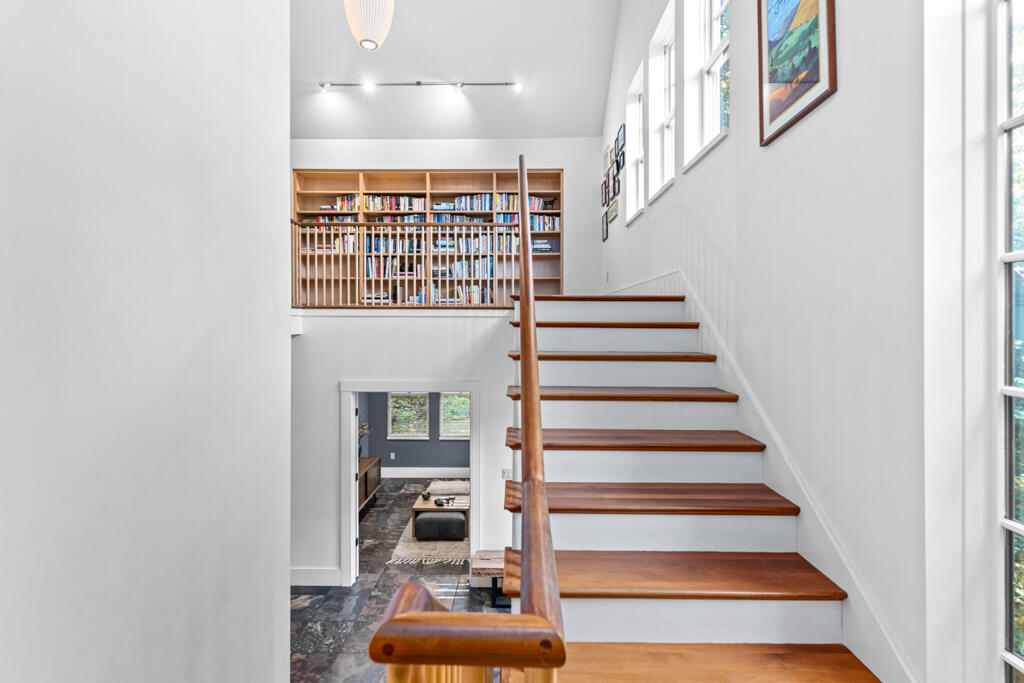 85 River's Edge Drive