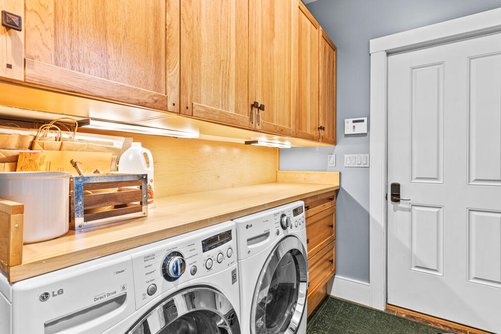 85 River's Edge Drive