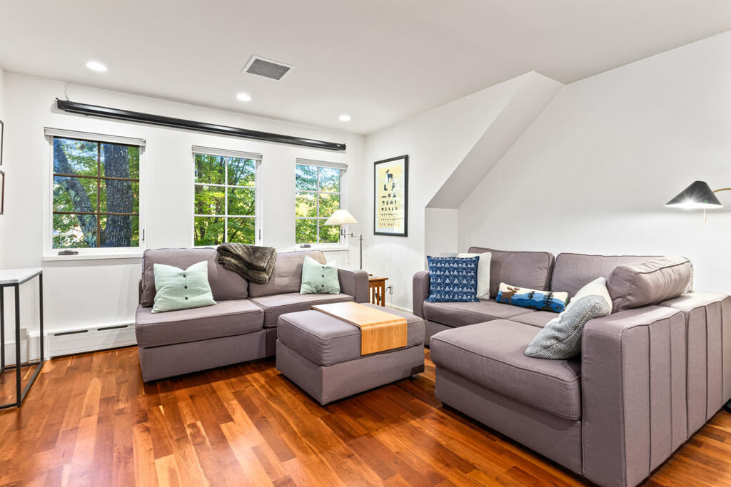 85 River's Edge Drive