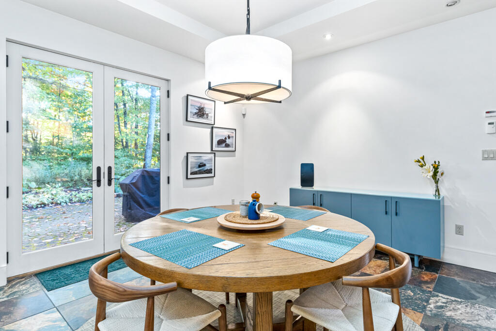 85 River's Edge Drive