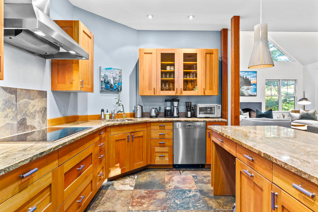 85 River's Edge Drive