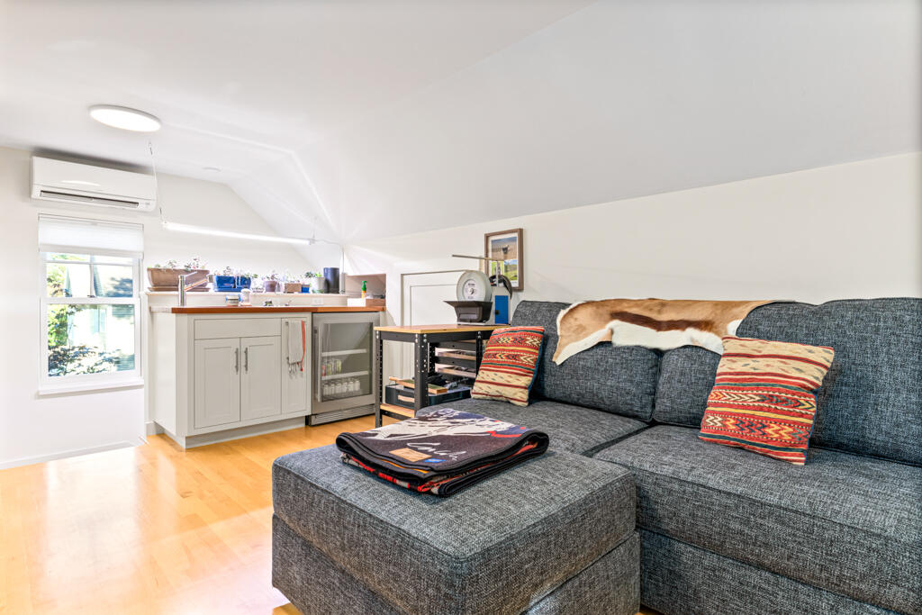 85 River's Edge Drive