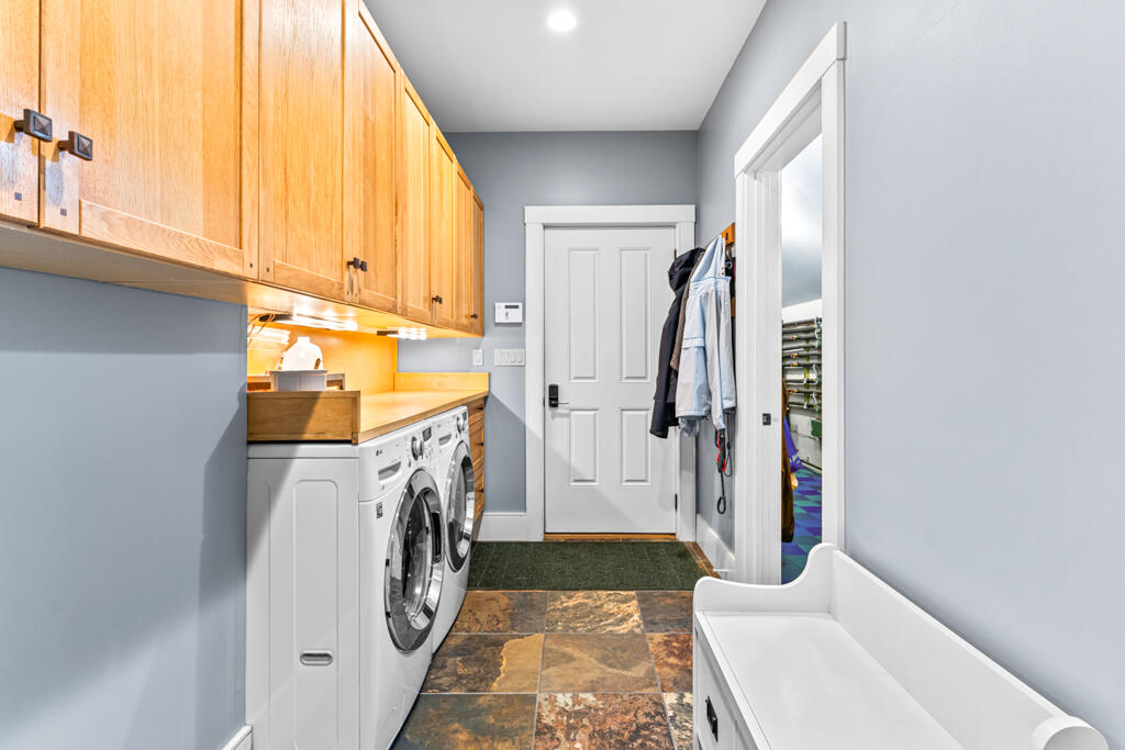 85 River's Edge Drive