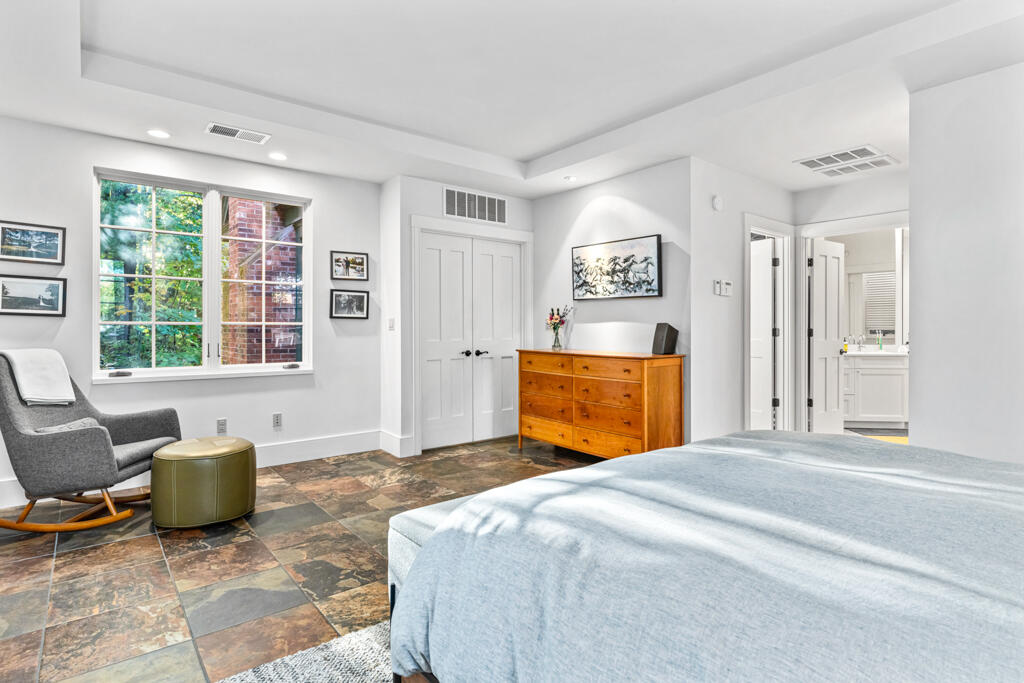 85 River's Edge Drive