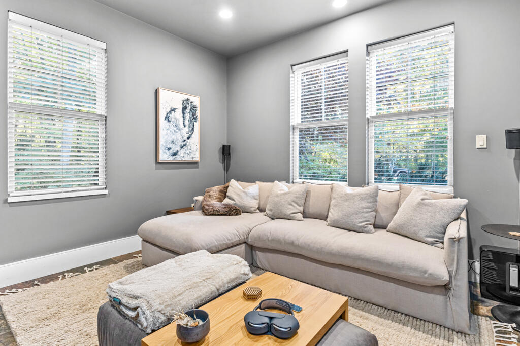 85 River's Edge Drive