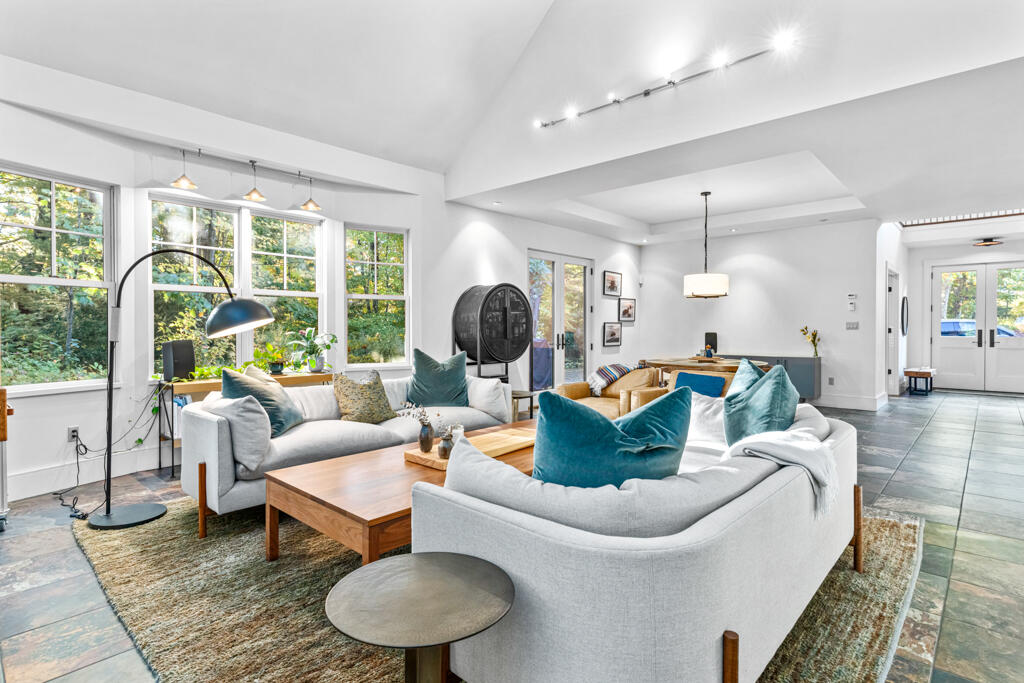 85 River's Edge Drive