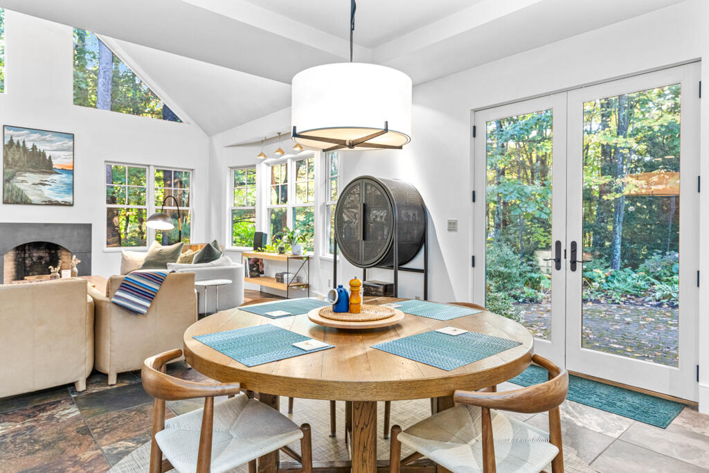 85 River's Edge Drive