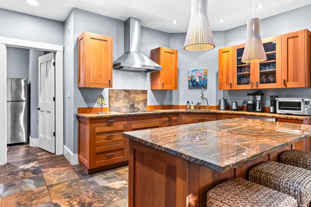 85 River's Edge Drive