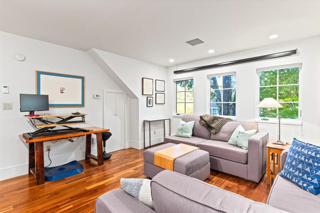 85 River's Edge Drive