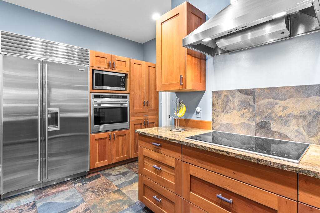 85 River's Edge Drive