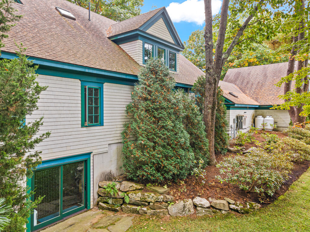 85 River's Edge Drive