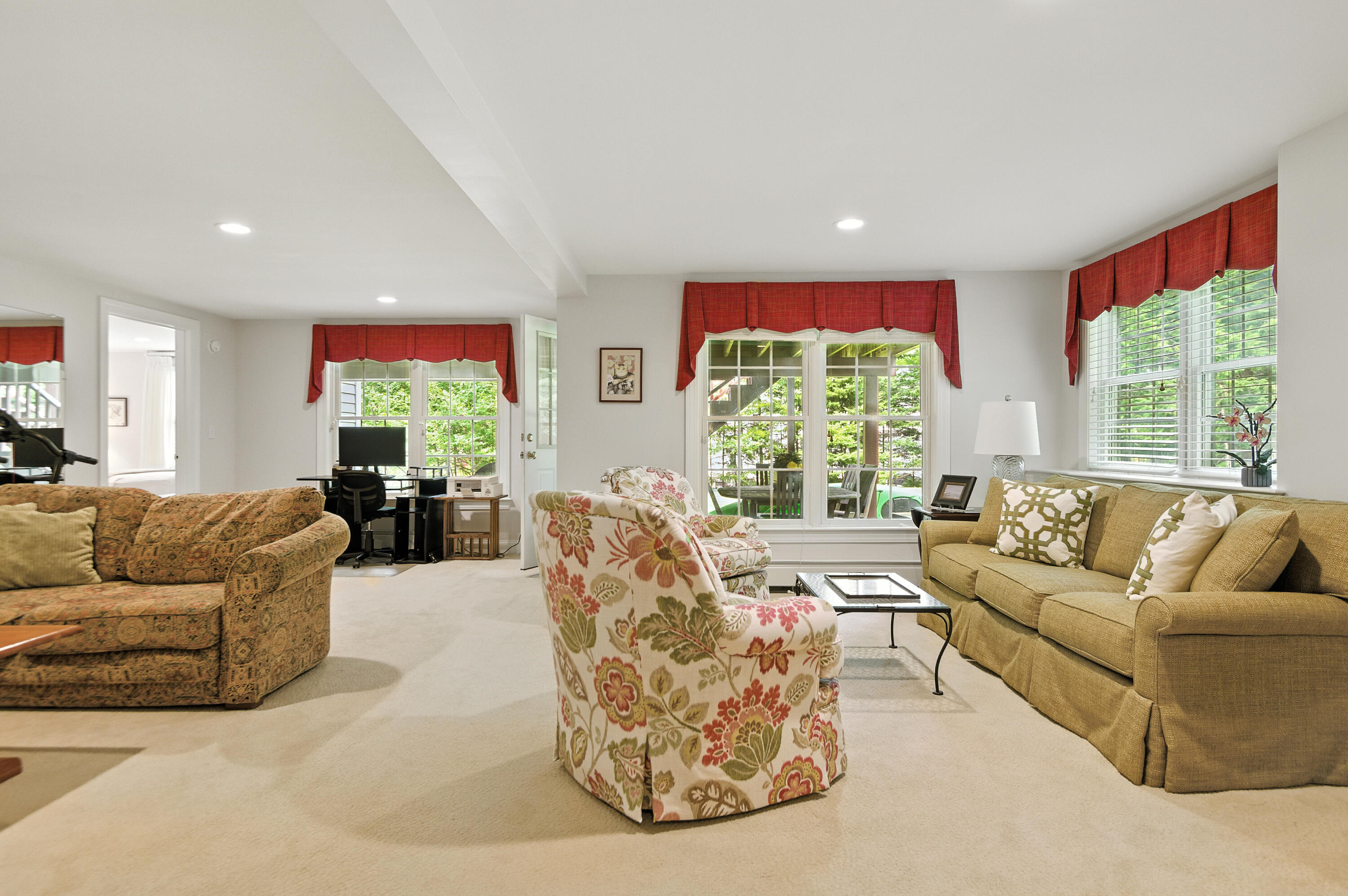 52 Gables Drive, 52