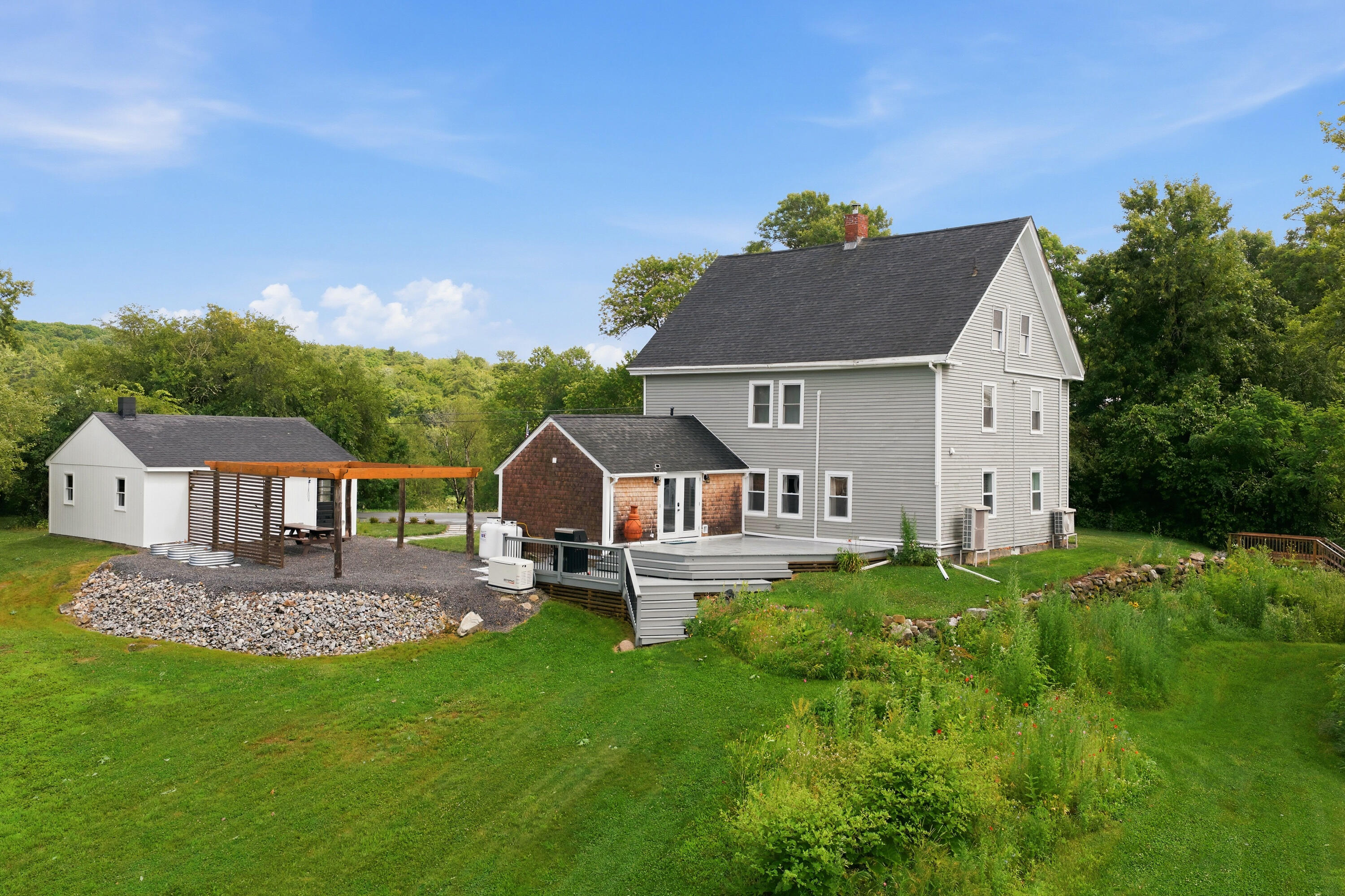 279 Middle Road