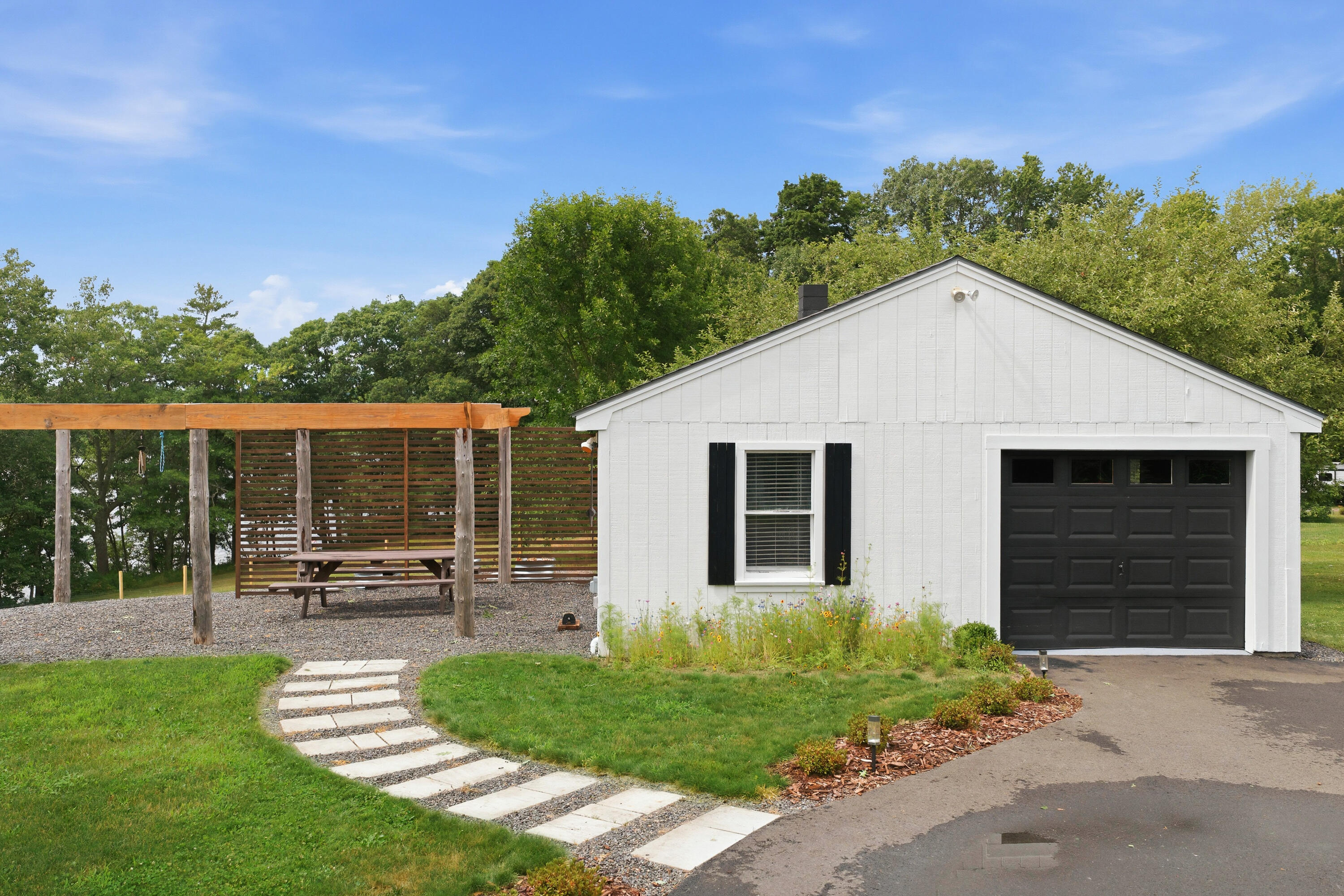 279 Middle Road