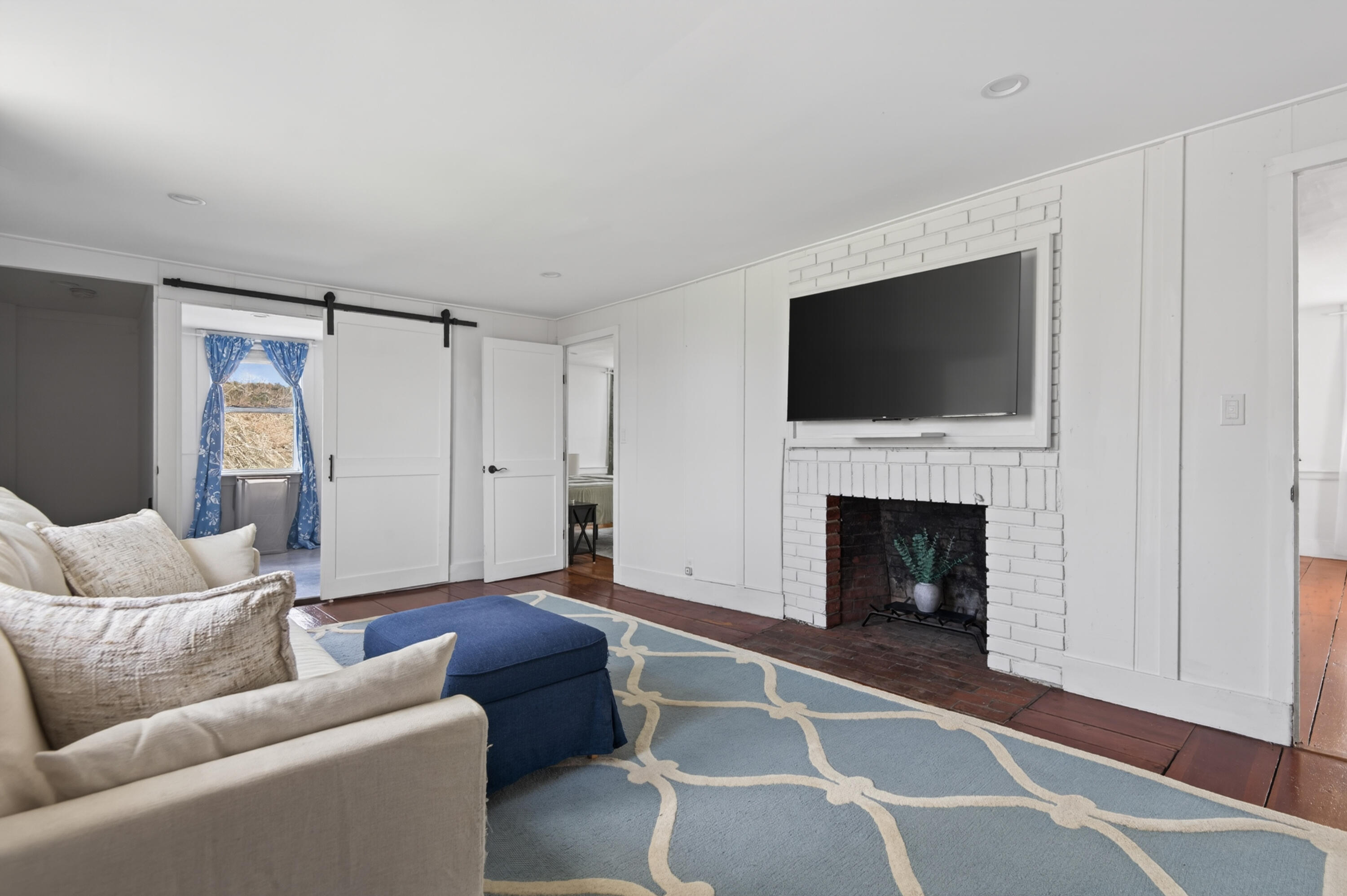 279 Middle Road