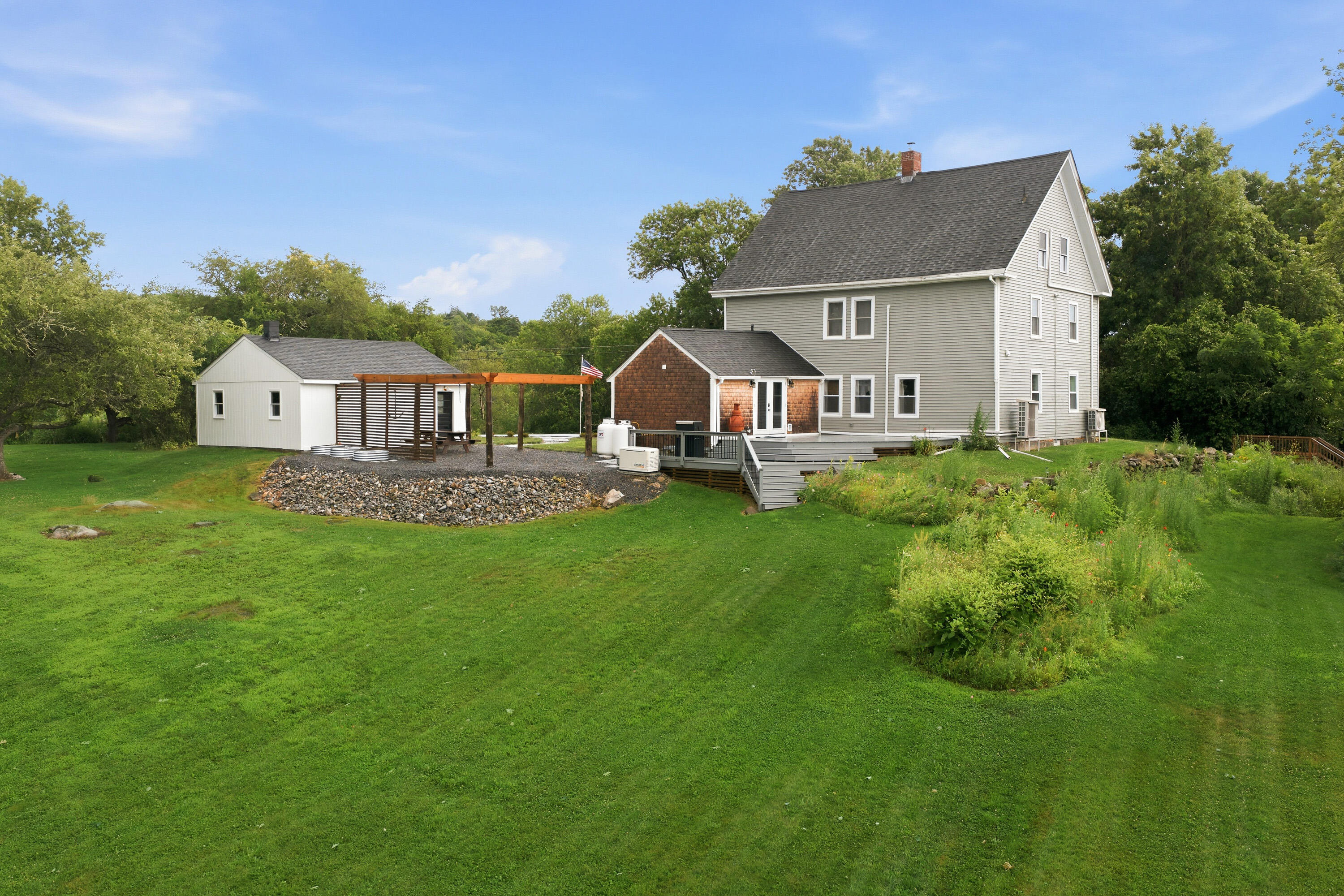 279 Middle Road