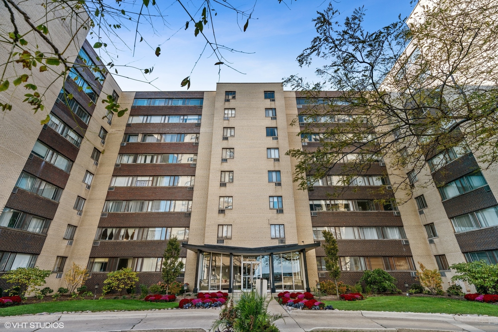6300 N Sheridan Road Unit: 216