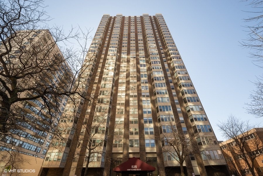 525 W Hawthorne Place Unit: 1507